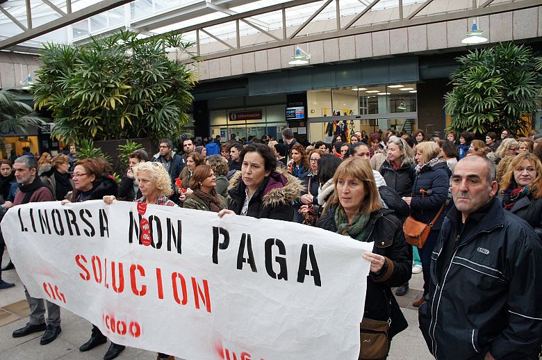 2016 01 19 ProtestaImpagosLinorsaConcelloVigo01.JPG